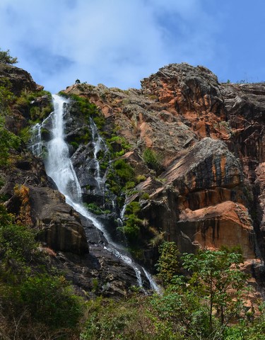 Caminhadas leves/médias: RPPN Cerradão; fazenda de queijo Canastra; partes alta e baixa da Cachoeira Casca d’Anta
